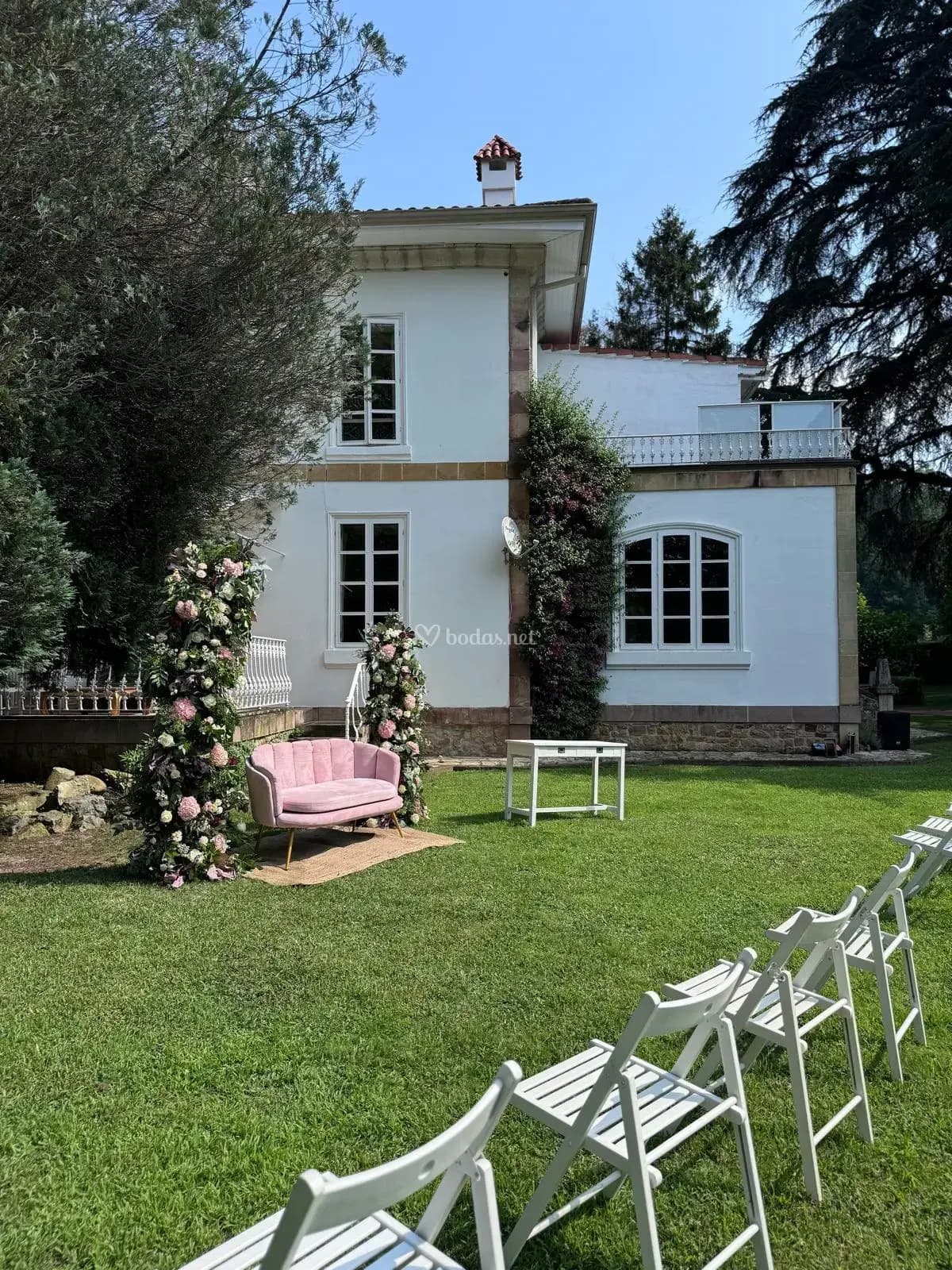 Villa Amelia con arco floral